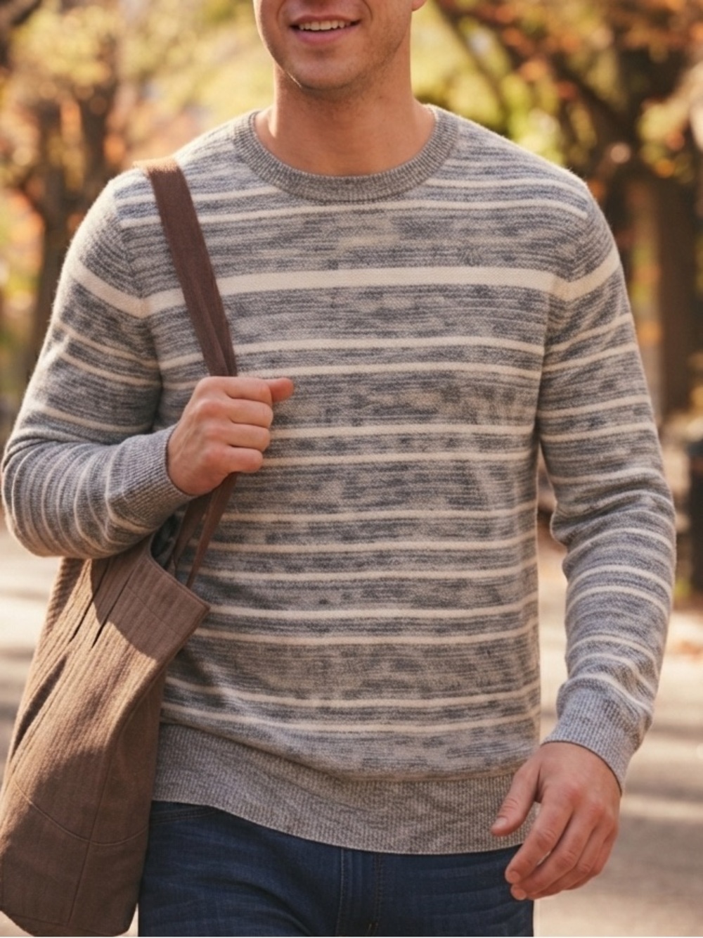 EUC Old Navy Light Gray White Striped Crewneck Sweater L Men Large Pullover